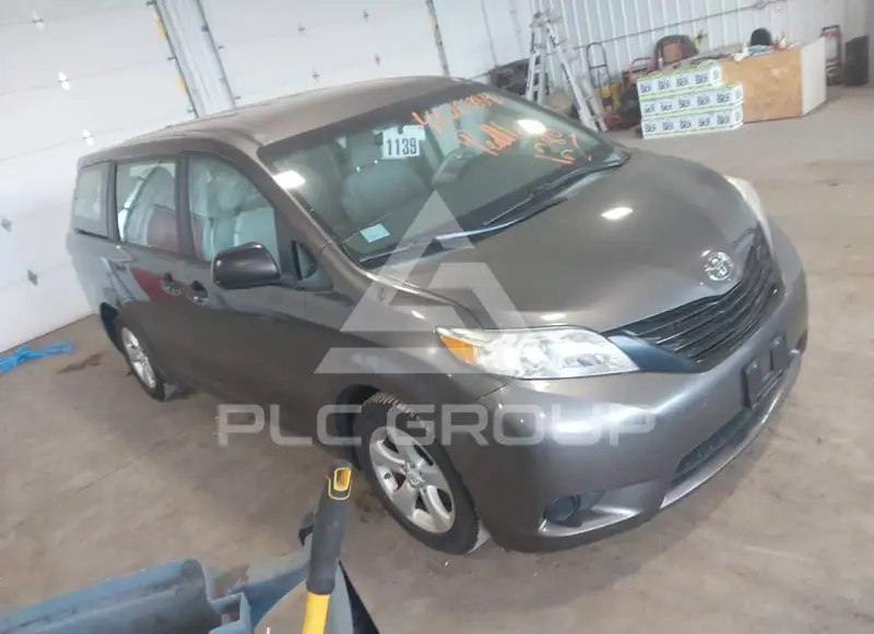 2012 Toyota SIENNA photo