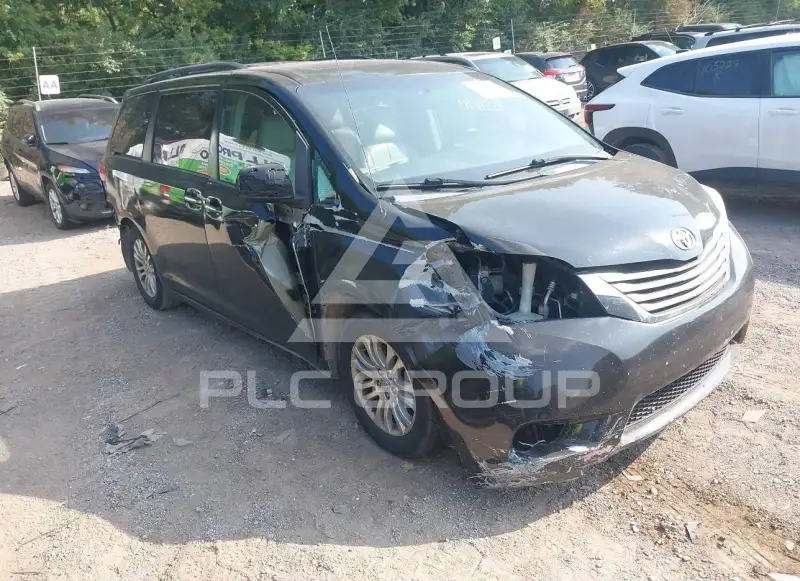 2012 Toyota SIENNA photo