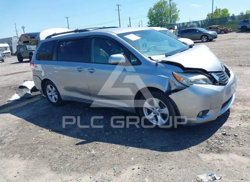 2012 Toyota SIENNA photo
