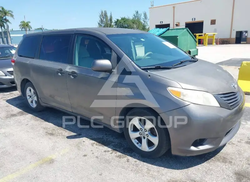 2012 Toyota SIENNA фото