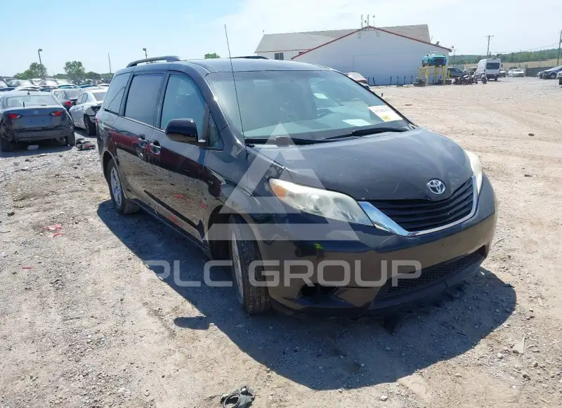 2012 Toyota SIENNA photo