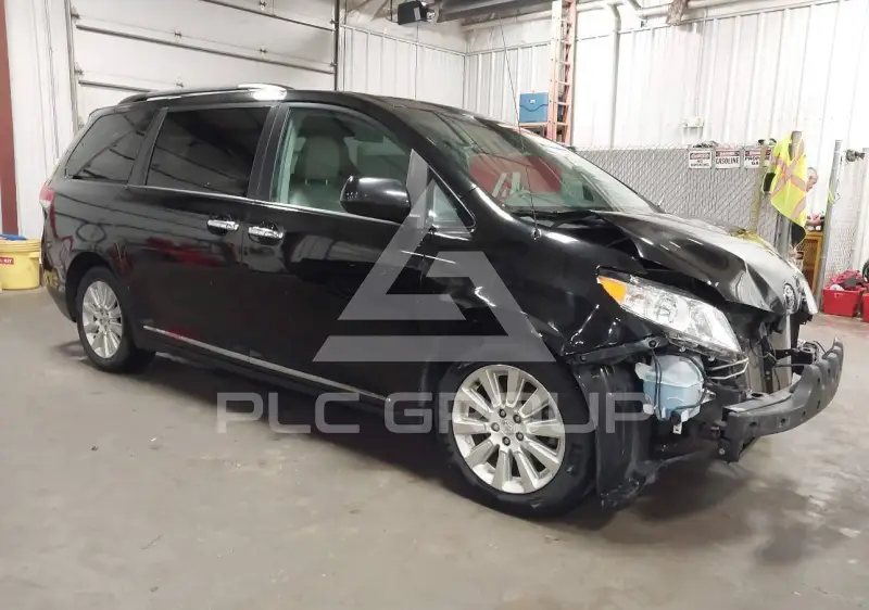 2012 Toyota SIENNA photo