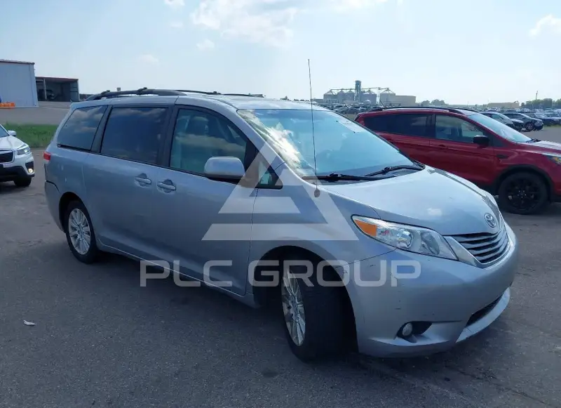 2012 Toyota SIENNA photo