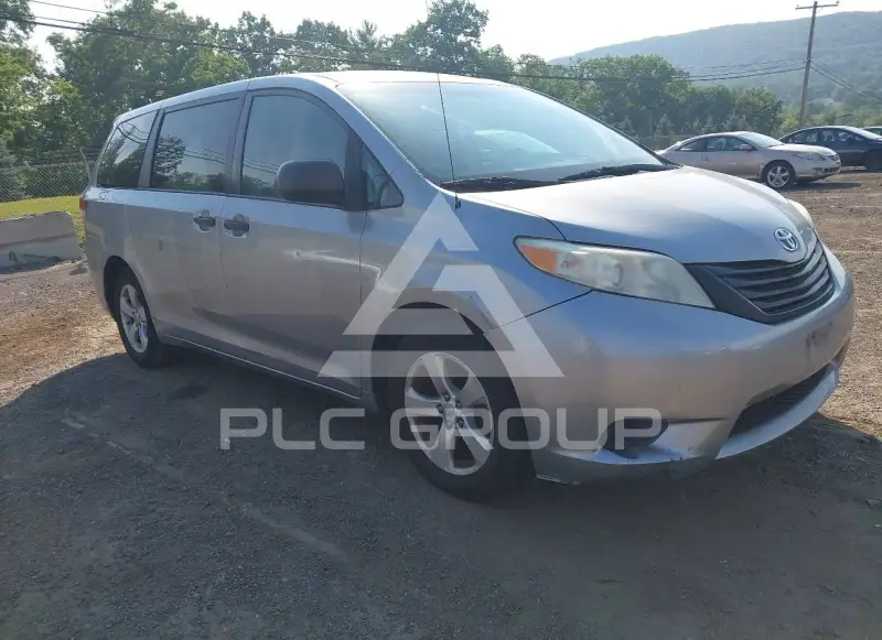 2012 Toyota SIENNA photo