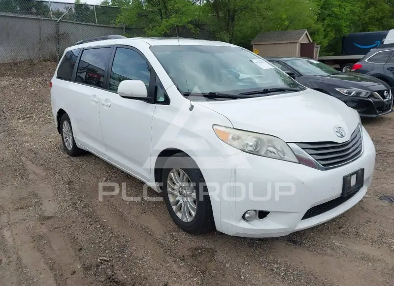 2012 Toyota SIENNA photo