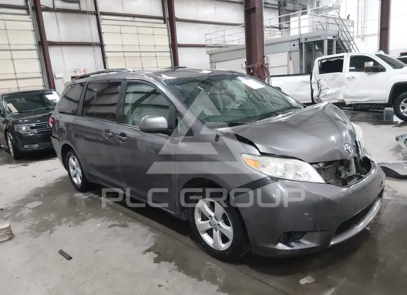 2012 Toyota SIENNA фото
