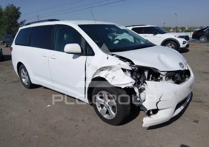 2012 Toyota SIENNA photo