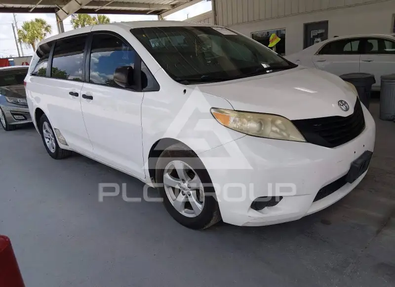 2012 Toyota SIENNA фото