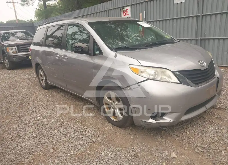 2012 Toyota SIENNA фото