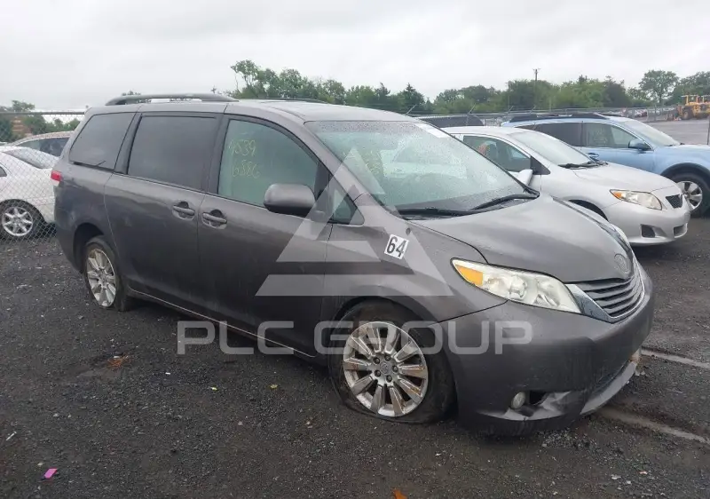 2012 Toyota SIENNA фото
