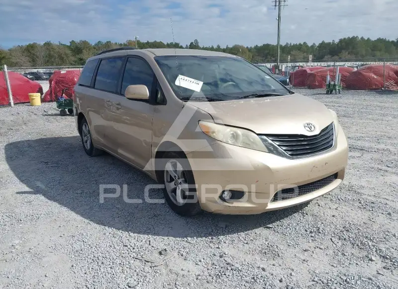 2012 Toyota SIENNA фото
