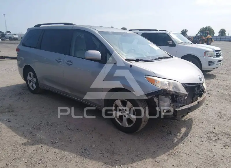 2012 Toyota SIENNA photo