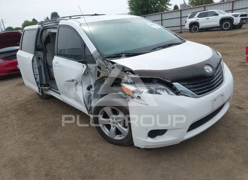 2012 Toyota SIENNA photo