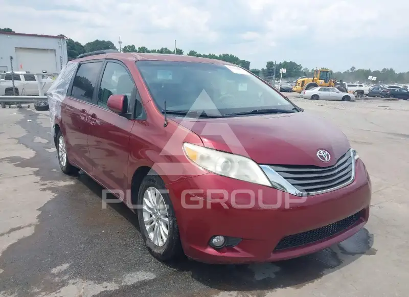 2012 Toyota SIENNA фото