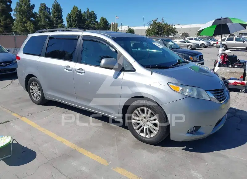 2012 Toyota SIENNA фото