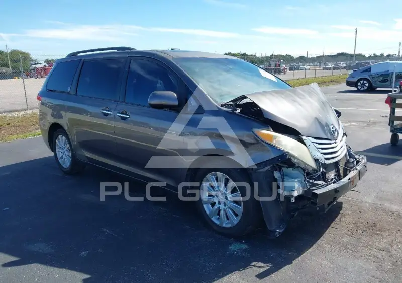 2012 Toyota SIENNA photo