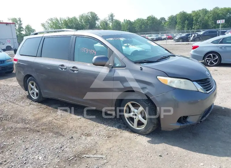 2012 Toyota SIENNA фото