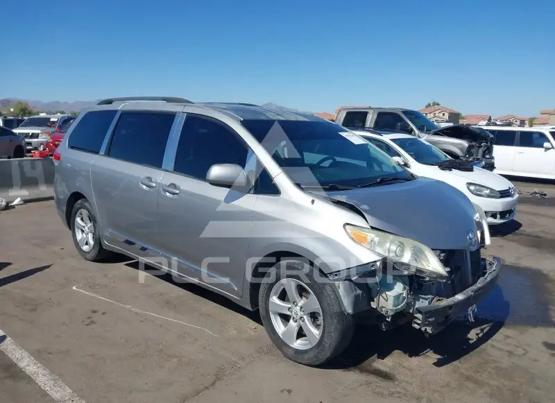 2012 Toyota SIENNA фото