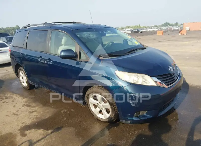 2012 Toyota SIENNA фото