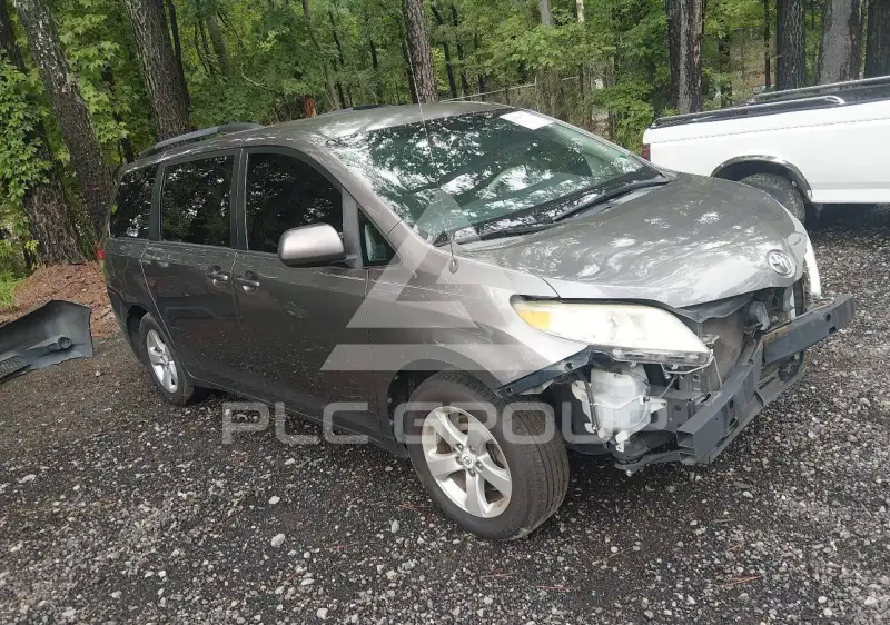 2012 Toyota SIENNA фото