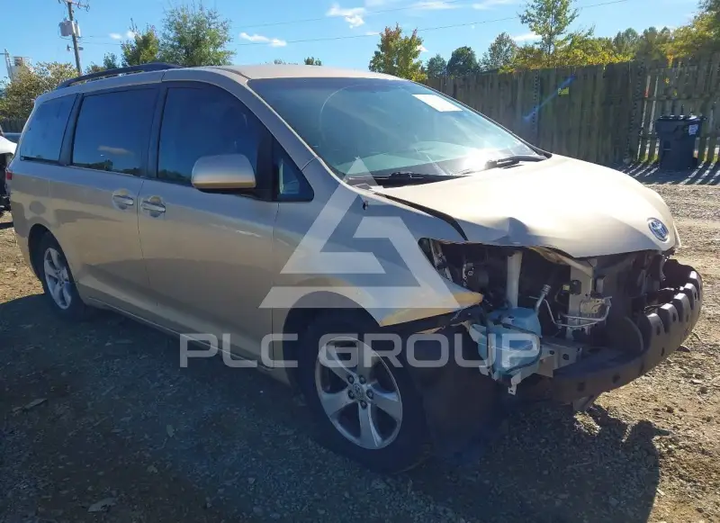 2012 Toyota SIENNA photo