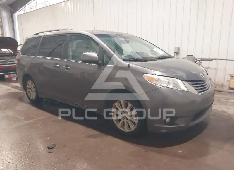 2012 Toyota SIENNA фото