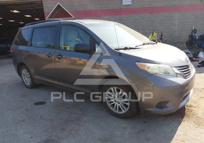 2012 Toyota SIENNA photo