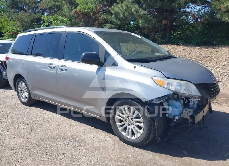 2012 Toyota SIENNA фото