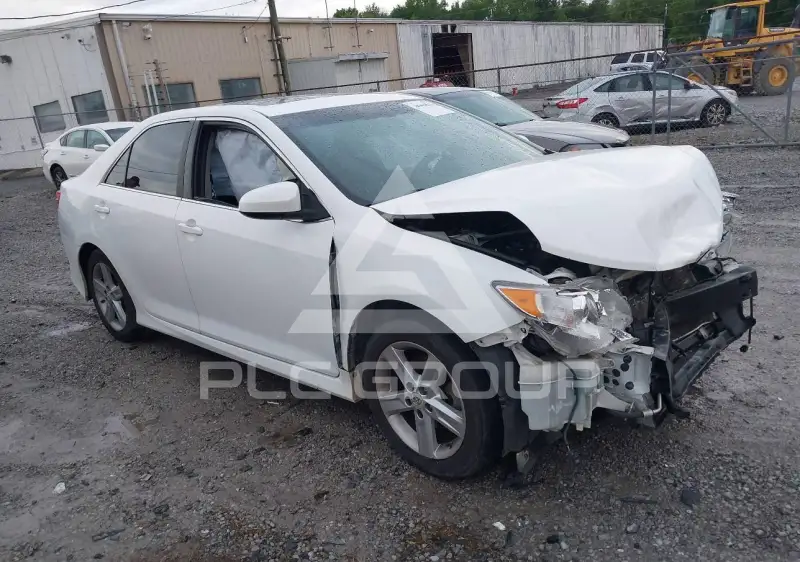 2012 Toyota CAMRY фото