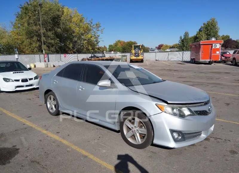 2012 Toyota CAMRY фото