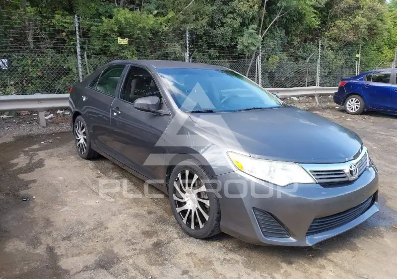 2012 Toyota CAMRY фото