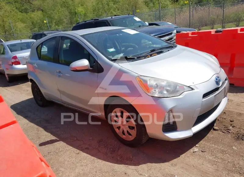 2012 Toyota PRIUS фото