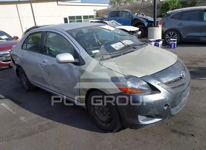 2012 Toyota YARIS фото