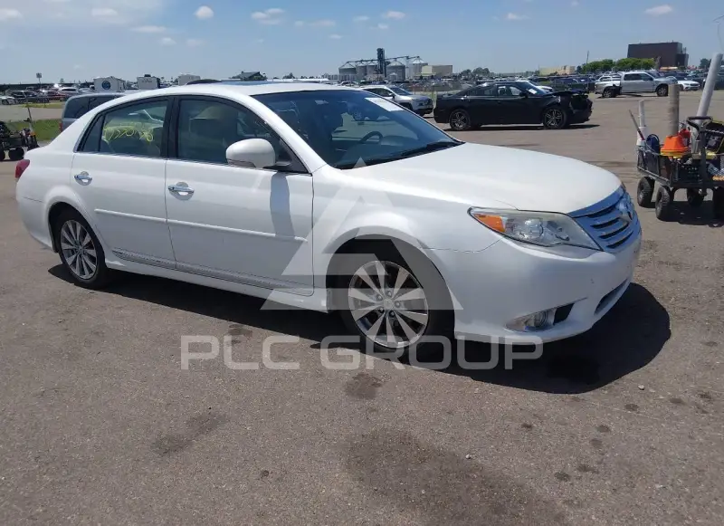 2012 Toyota AVALON photo