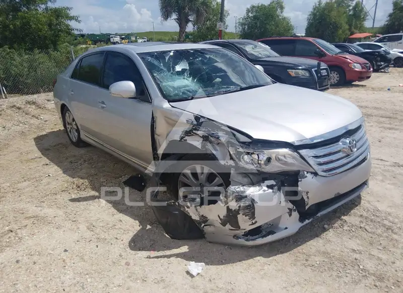 2012 Toyota AVALON фото