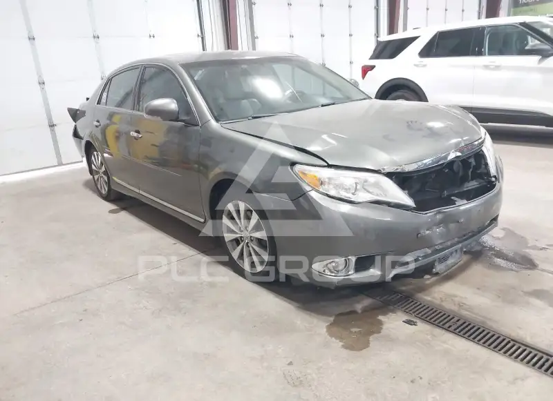 2012 Toyota AVALON фото