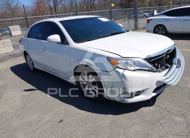 2012 Toyota AVALON photo