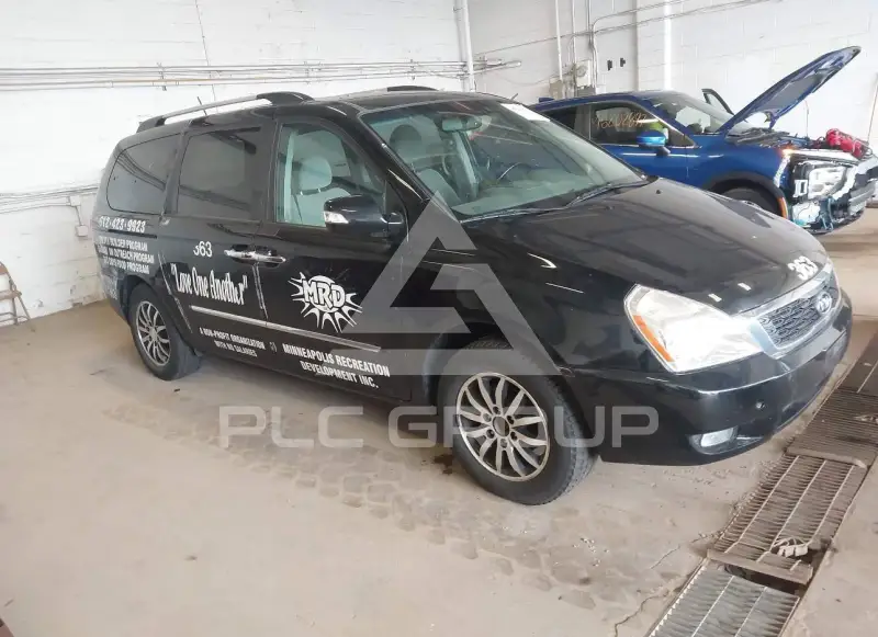 2012 KIA Sedona photo