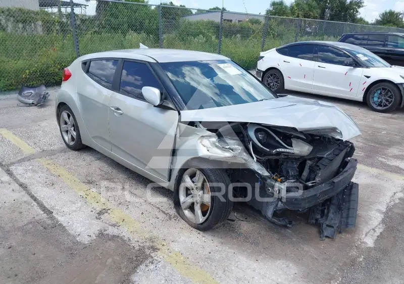 2012 Hyundai Veloster photo