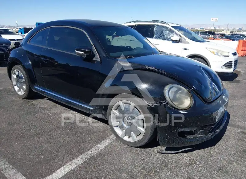 2012 Volkswagen BEETLE фото