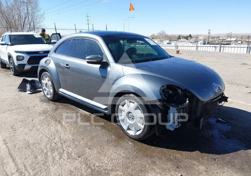 2012 Volkswagen BEETLE photo