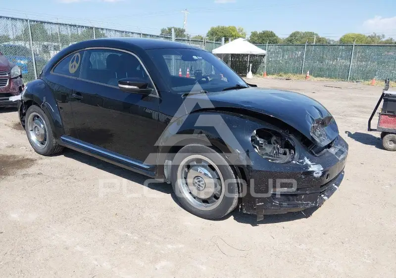 2012 Volkswagen BEETLE photo