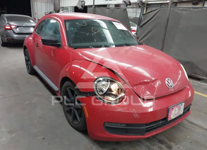 2012 Volkswagen BEETLE фото