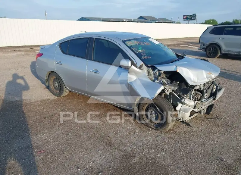 2013 Nissan VERSA photo