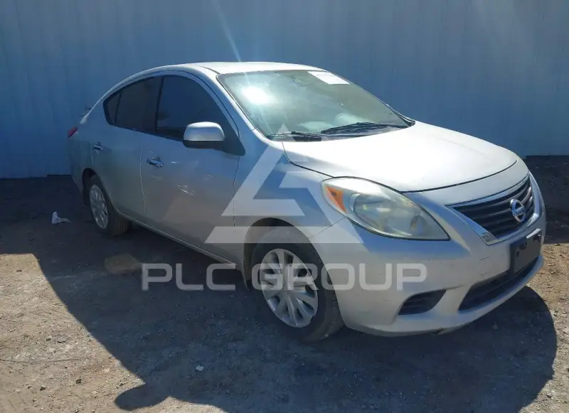 2013 Nissan VERSA photo