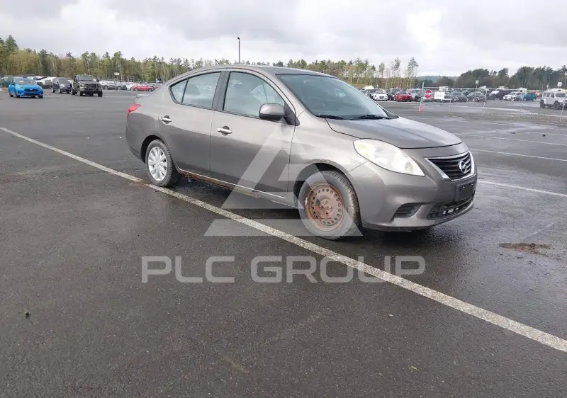 2013 Nissan VERSA photo