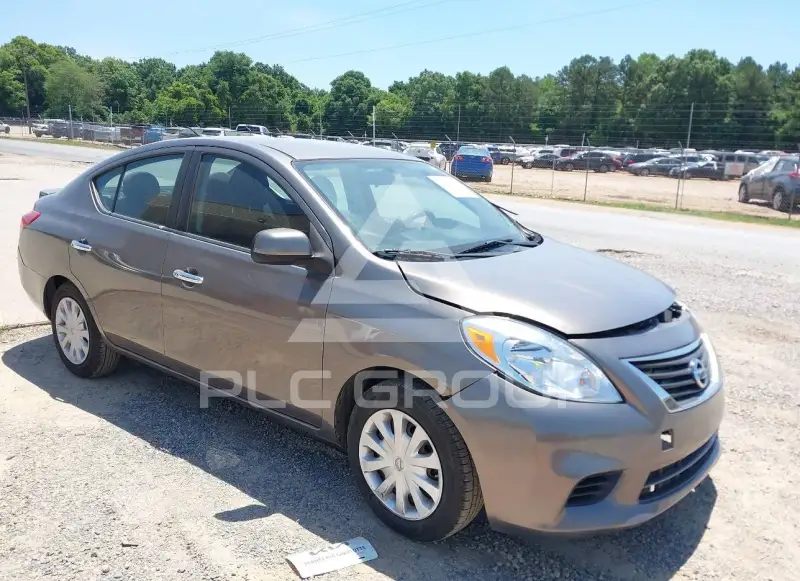 2013 Nissan VERSA photo