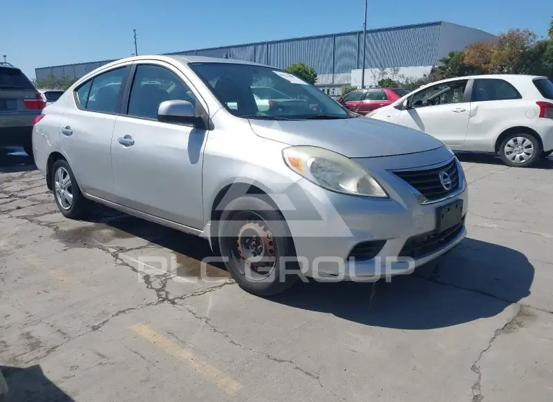 2013 Nissan VERSA photo