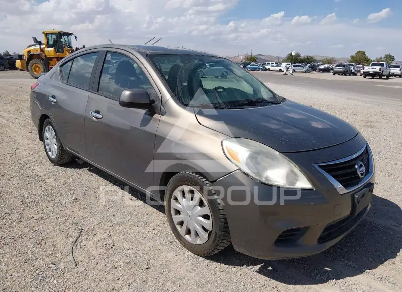 2013 Nissan VERSA фото