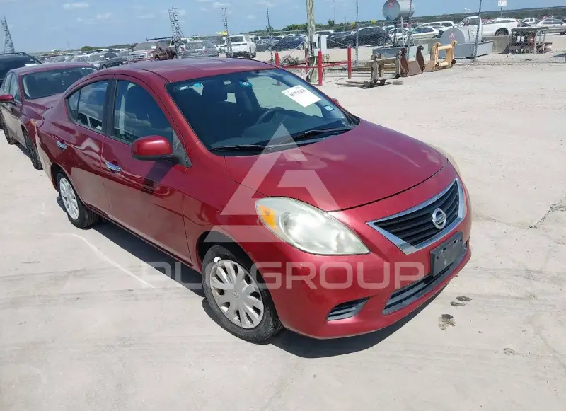 2013 Nissan VERSA photo